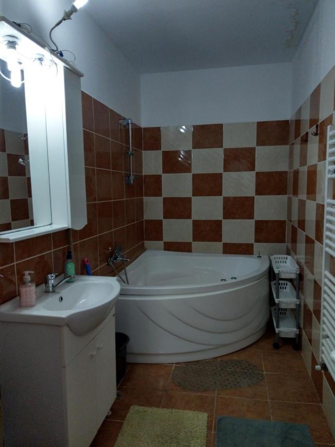 Apartament 5 camere cu balcon Costinesti plaja 5 minute Nucilor 6 Exterior foto